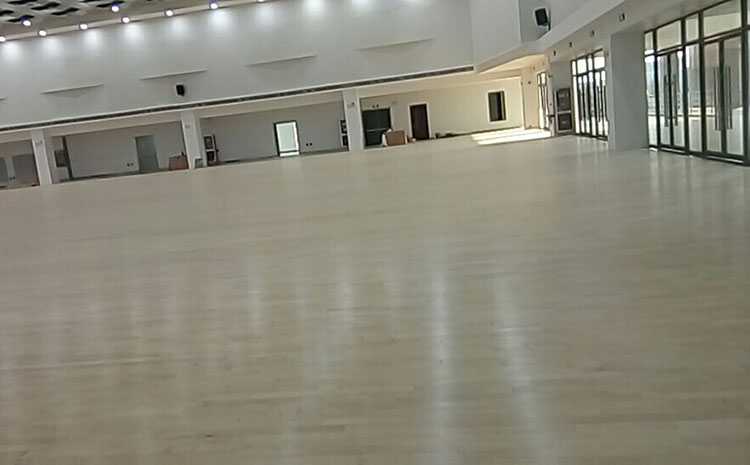 拼装体育场木地板保养