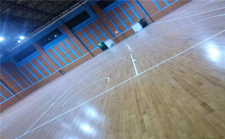 枫木实木运动地板价格是多少钱？