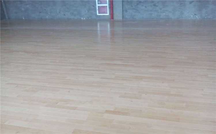 乌鲁木齐枫桦木运动木地板怎么安装